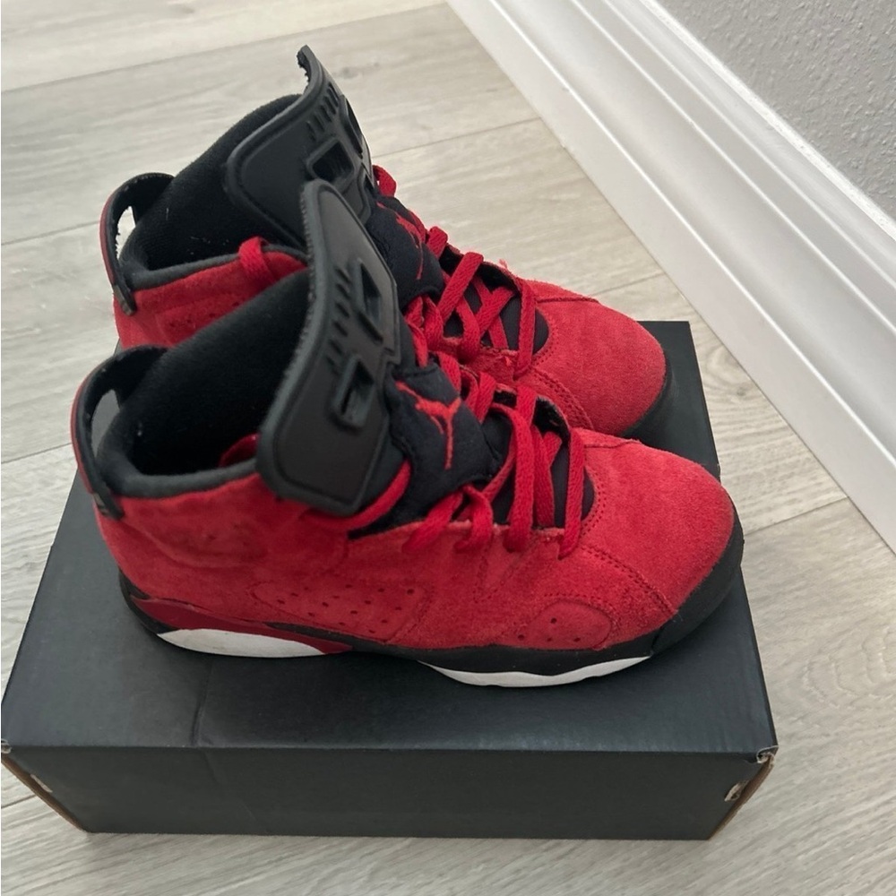 EUC Jordan Retro 6 “toro bravo” PS Size 1Y